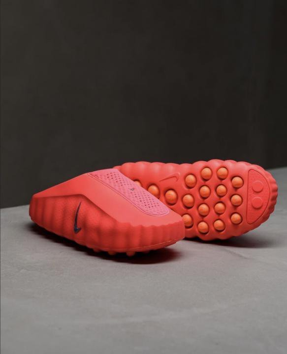 Alternative view of Nik.e Mind 001 Solar Red