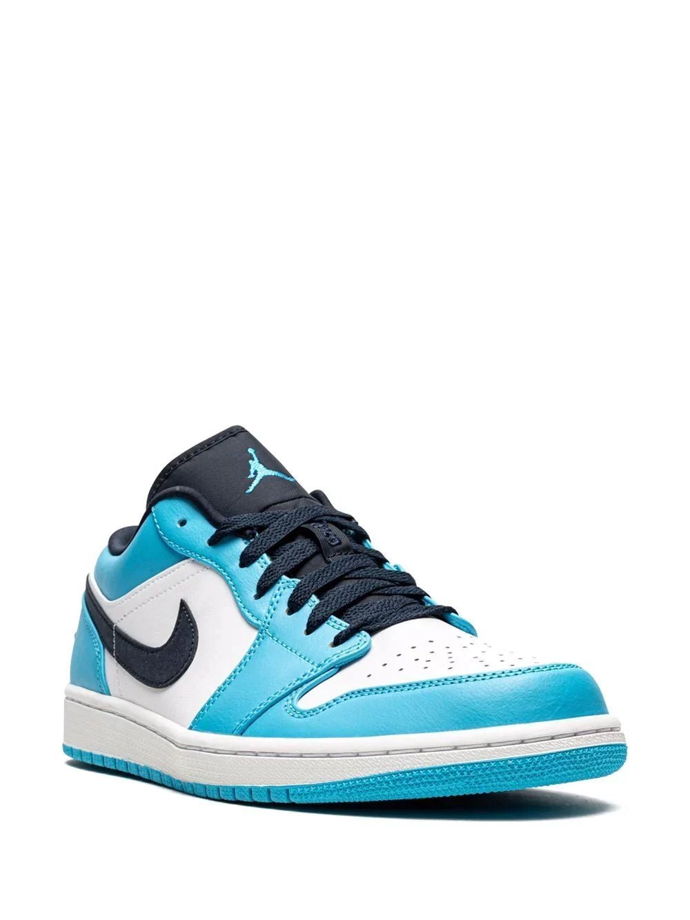 Alternative view of Jordan Retro 1 low UNC university blue