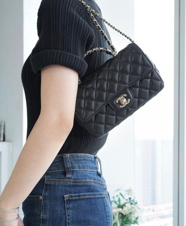 Branded  CH FLAP BLACK PREMIUM BAG WITH BOX EDDITION (ch-1124)