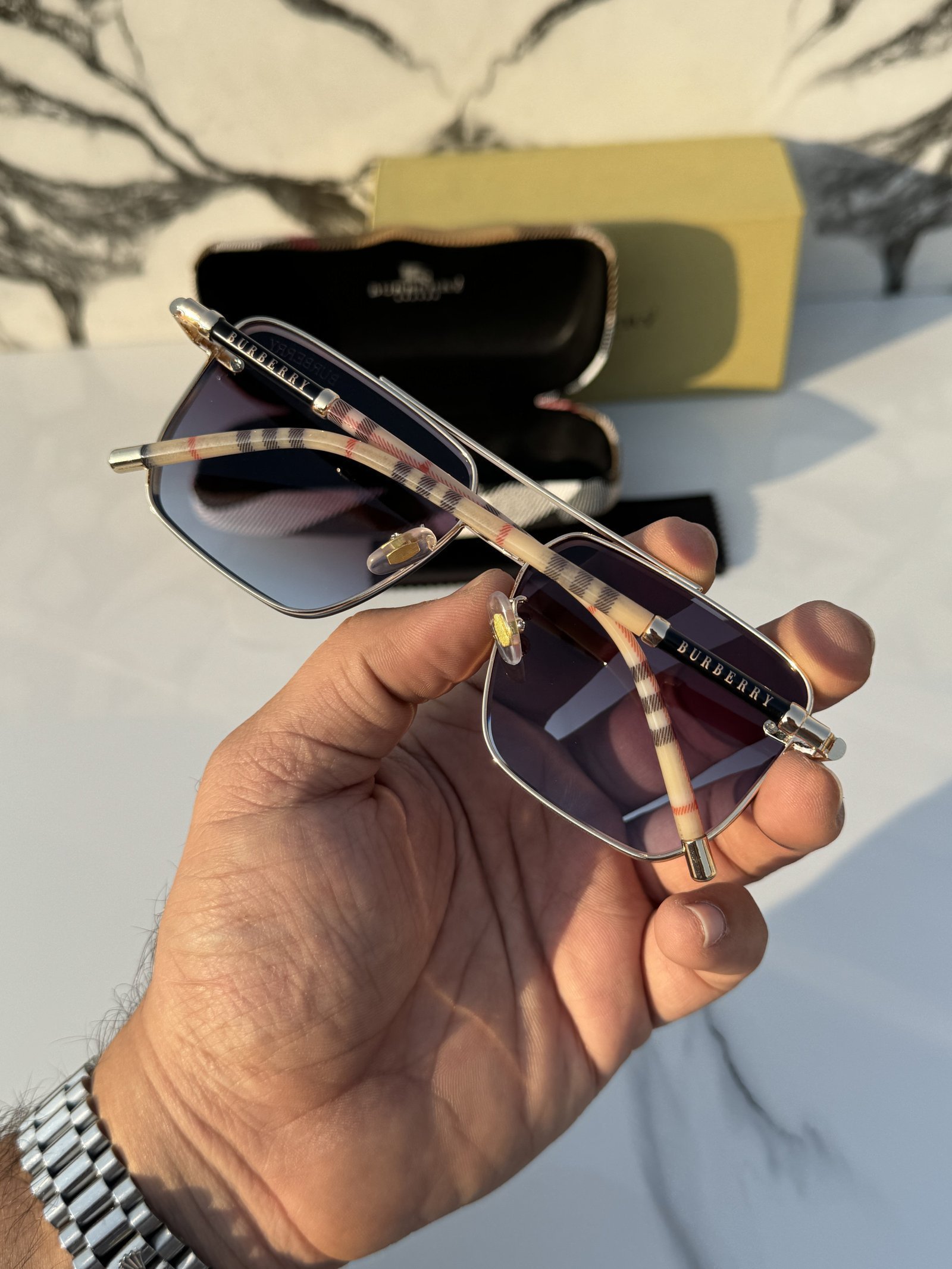 Alternative view of Branded Sunglasses _23066_gold_blueshaded(With Original Kit)