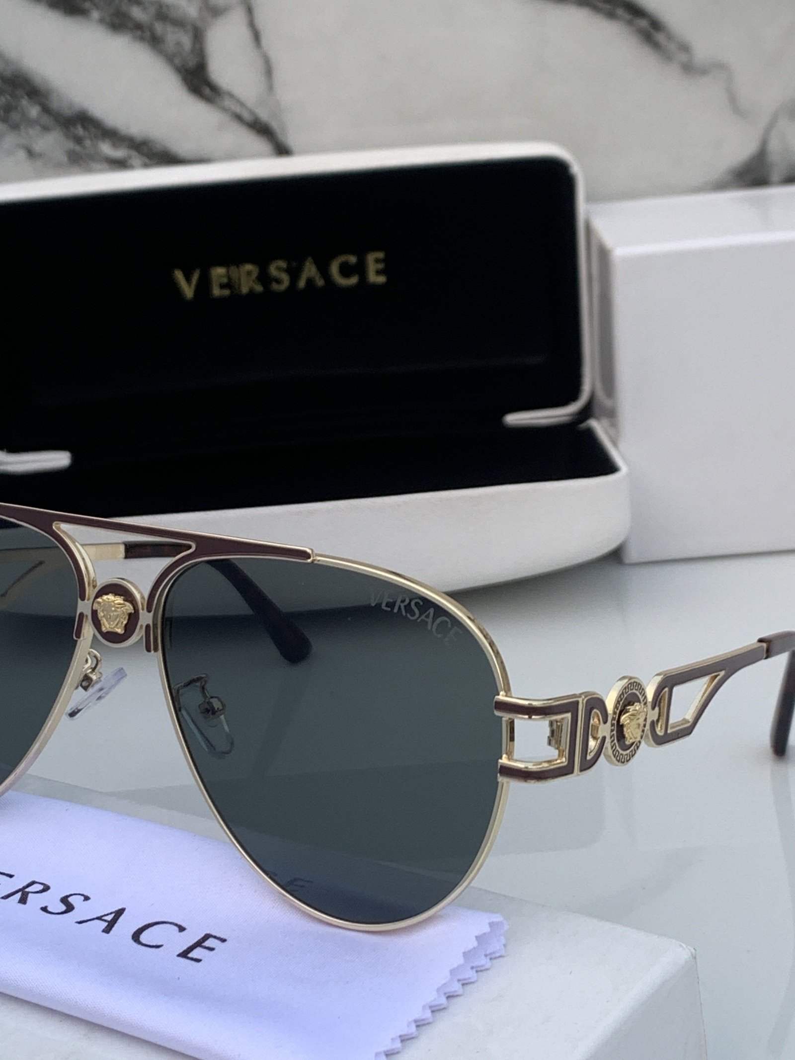 Alternative view of Branded Sunglasses 3627_aviator_goldblack(With Original Kit)
