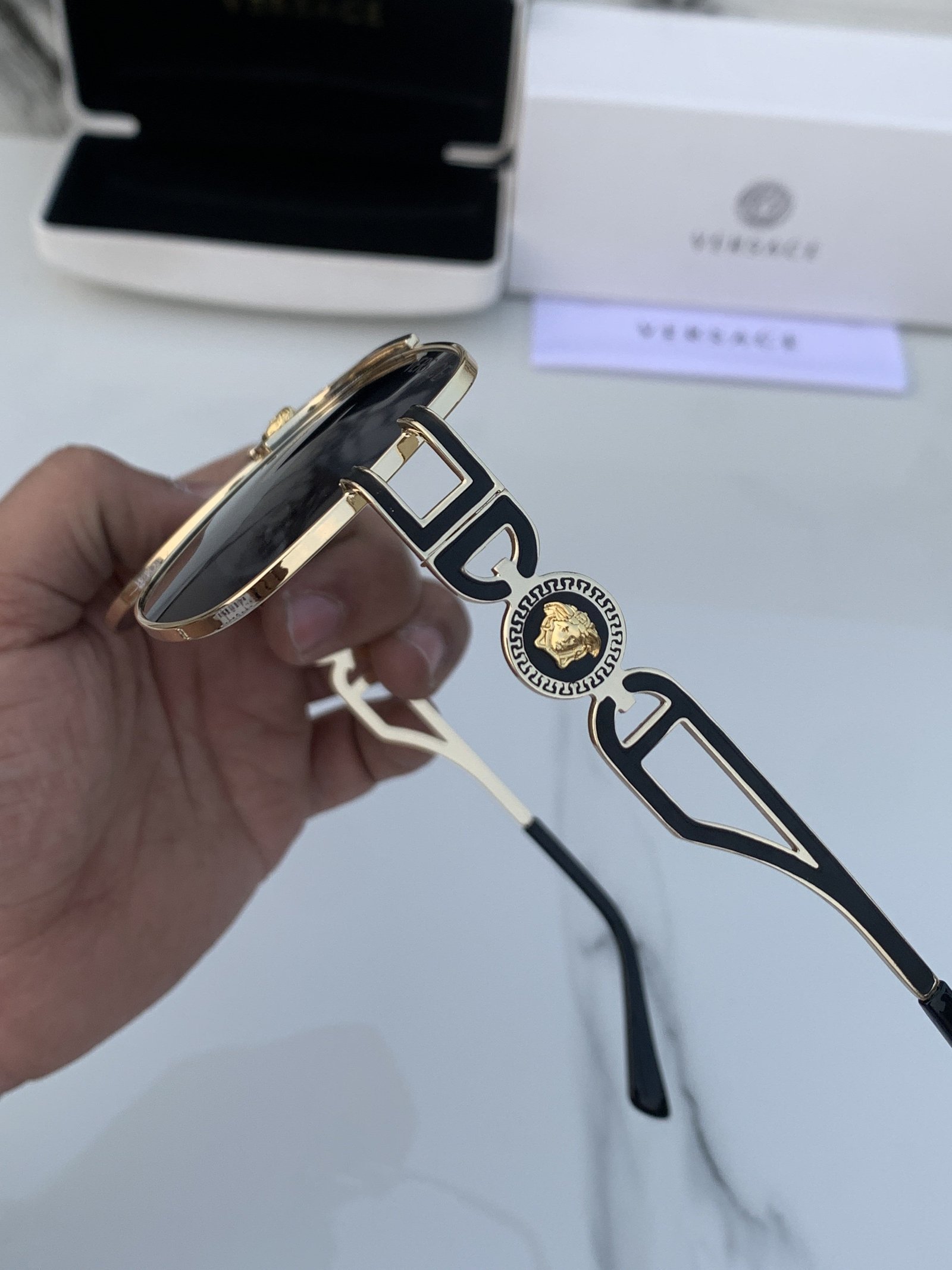 Alternative view of Branded Sunglasses 3628_square_goldblack (With Original Kit)