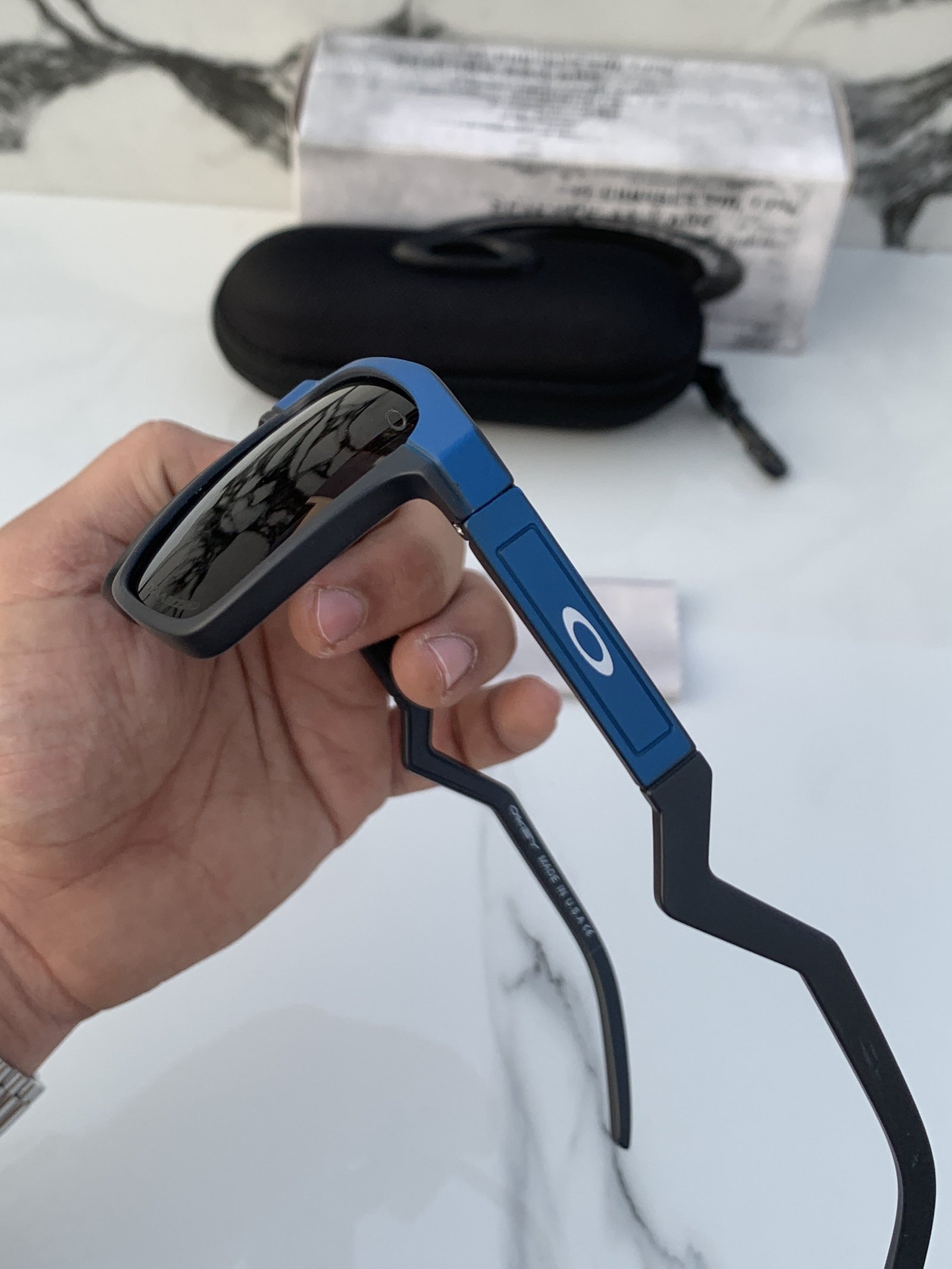 Alternative view of Branded Sunglasses _83116_blue_black