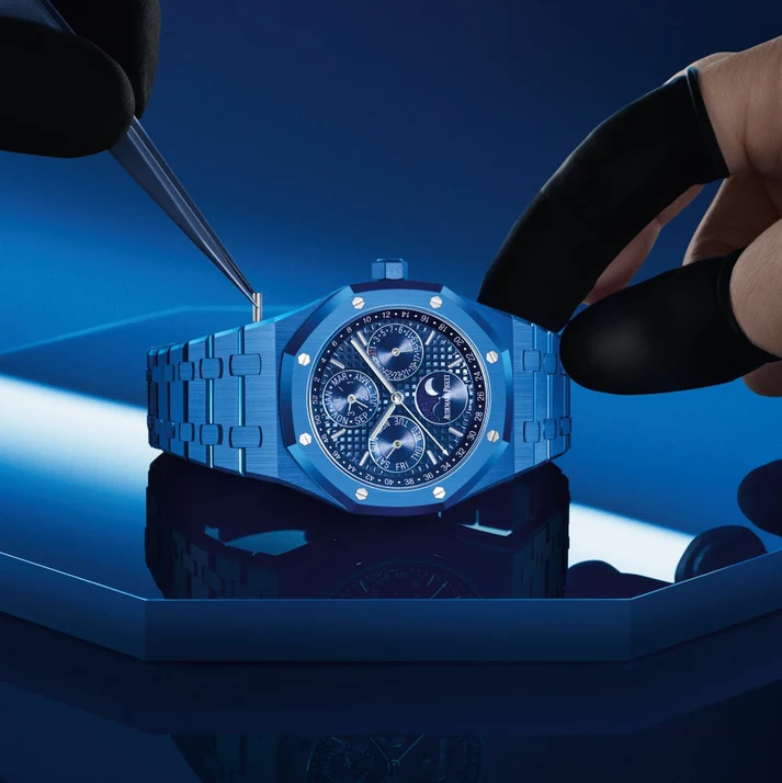 Alternative view of Audemars Piguet AP Royal Oak Dark blue Chronograph Metal