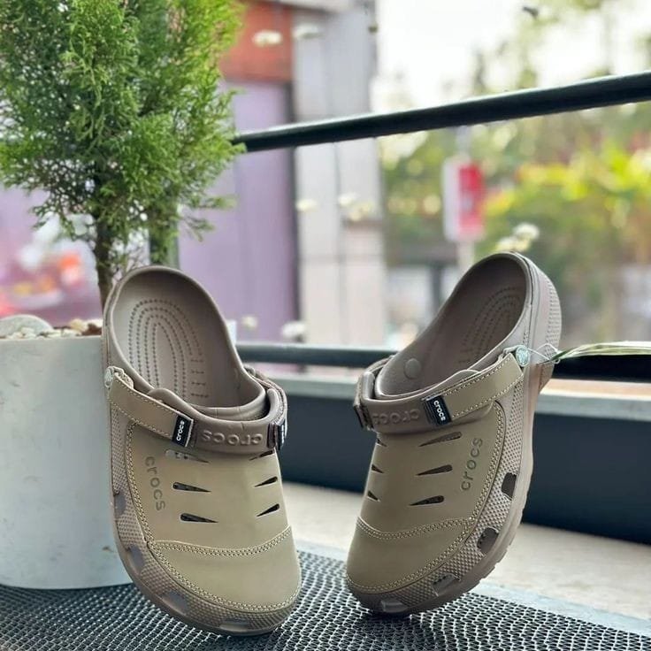 Alternative view of CROCS YUKOON  ( BEIGE )